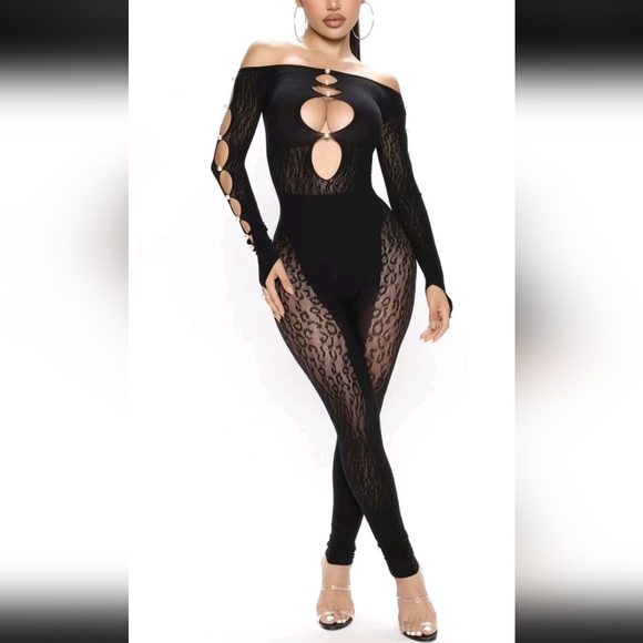 NWT Black Off-Shoulder Lace Jumpsuit One Size  #542 - Picture 1 of 4